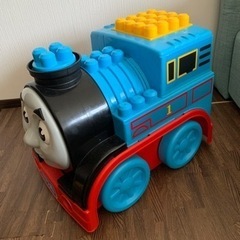 トーマスメガブロック　入れ物　車にもの画像