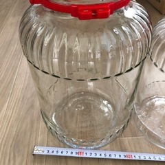 果実酒.梅干しなどに使う保存瓶と壺の画像