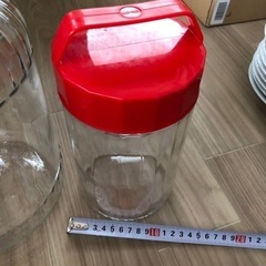 果実酒.梅干しなどに使う保存瓶と壺の画像