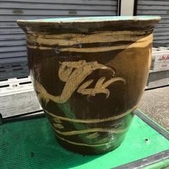 ピータンの入っていた甕ですの画像