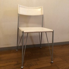 アクタス 白 レザー アイアン チェア①