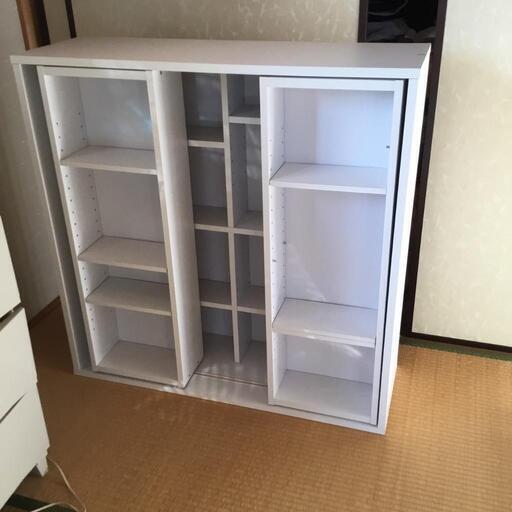 ローラー付き本棚