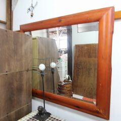 壁掛け大型ミラー。まだまだ沢山家具あります。