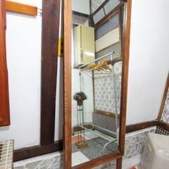 大型ミラーです　まだまだ沢山家具あります。