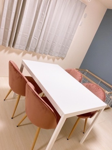 ダイニングテーブルとチェアー4脚セット