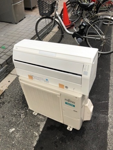 富士通エアコン　6畳8畳　自動掃除付き🉐保証付き🚛🚛大阪市内配達取り付け無料🚛🚛