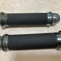 バイク グリップ ハンドル バイクグリップ ハンドルグリップ カスタムグリップ カバー アルミ 汎用 2本 左右セット アルミ　シグナス　アドレス　グロム　NMAX  の画像