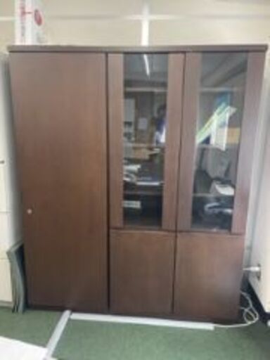 役員用キャビネットとワードロープのセット