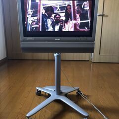 スタンド付きシャープ液晶テレビの画像