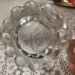 ガラスのお皿、コップ、飾り食器の画像