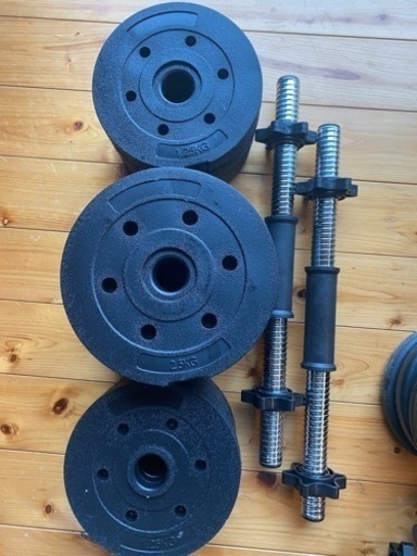 ダンベル20kx2、10kx2とトレーニング用ベンチ