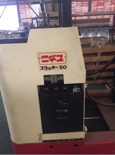 電気のフォークリフト