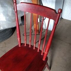 木製椅子の画像