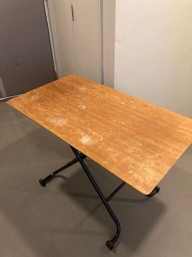 昇降テーブル、使い勝手抜群　５５ｘ１００ｘ３０～７０（高）１５００円　渋谷まで取りに来て欲しい