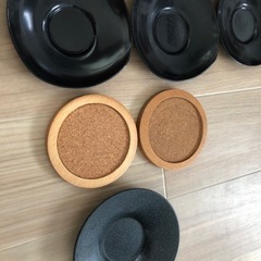 湯飲み茶碗と茶たく  （湯のみ10個、茶たく7個）の画像