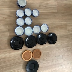 湯飲み茶碗と茶たく  （湯のみ10個、茶たく7個）