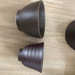 渋くてお洒落な湯飲み茶碗と茶たく  （湯のみ（6+1個）、お茶入れ1、茶たく4+1）の画像
