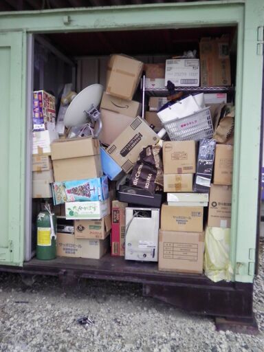 貸しコンテナ内　在庫処分　早い者勝ち