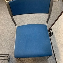 会議室用イス　四脚まとめて差し上げますの画像