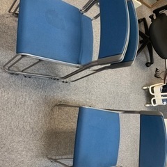 会議室用イス　四脚まとめて差し上げますの画像