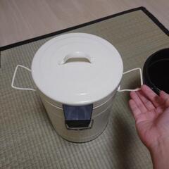 ペダル式ゴミ箱の画像