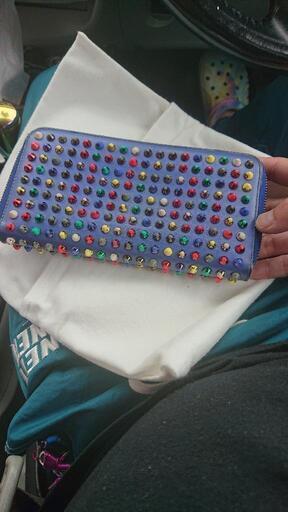 クリスチャンルブタン財布