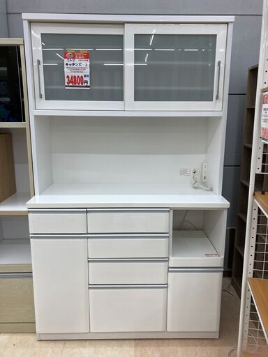 ニトリ　キッチンボード　鏡面仕上げの綺麗なお品　スライド式扉食器棚