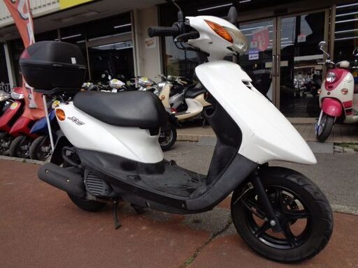 NO.4362　ＪＯＧ ＤＸ （ジョグデラックス）　水冷４サイクルエンジン　フューエルインジェクション車　ディスクブレーキ　キャストホイール　リヤボックス付き　ホワイト　☆彡