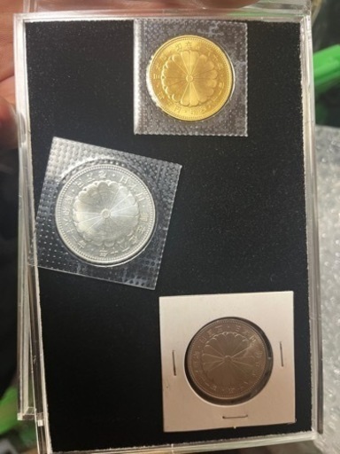 ☆☆☆ 天皇陛下御在位60年記念 10万円金貨 1万円銀貨500円硬貨セット K24 純金 昭和61年 20g 金、銀ブリスターパック☆☆☆