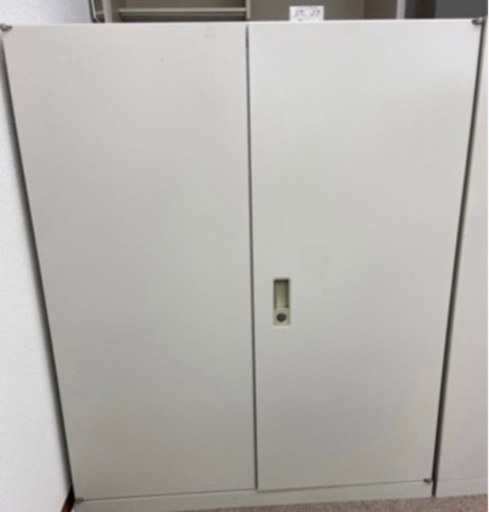 鍵付き書庫　1台