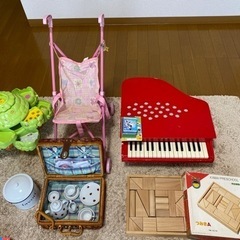 子供のおもちゃ、ぬいぐるみ、細かな雑貨