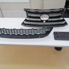 平成27年式　レクサスNX　200tバージョンL　フロントグリル