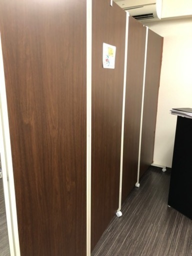 折りたたみパーテーション高さ180センチタイプ5連キャスター付き！