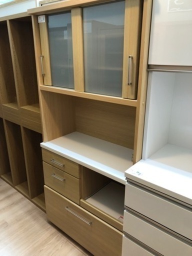 【お家に彩りを！】ニトリから2枚扉レンジボードを入荷しました！