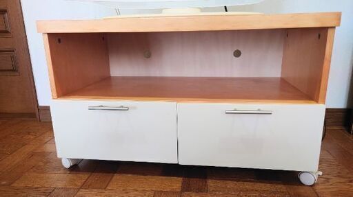 ナチュラルな木製とホワイトのテレビボード