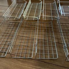［処分しました］あげます　100均のよくある網棚8個【取りに来てくれる方限定】の画像