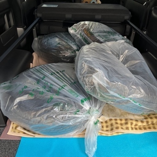 ハイエース用の純正タイヤ　ホイール　キャップ