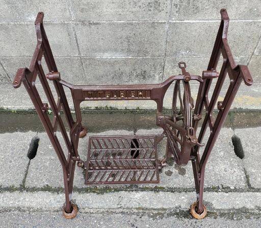 足踏みミシン脚　MITSUBISHI　レトロ