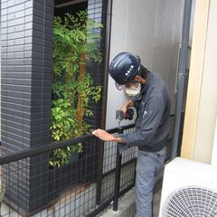 外壁塗装工事に必要な工事作業員急募！フェンス外し～簡単な大工仕事まで！初めは簡単な作業からでOK。経験者優遇します！の画像