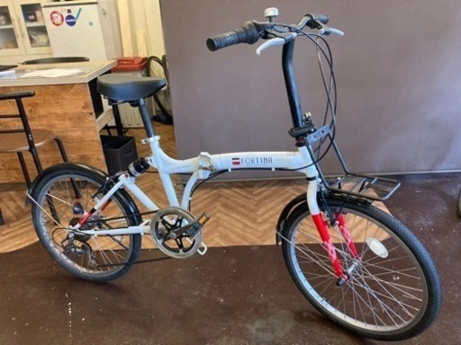 【タイヤ・チューブ新品！】6段変速　サスペンション20インチ折りたたみ自転車　白