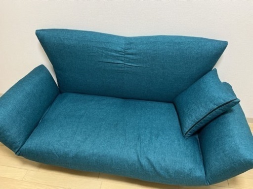 お譲り決定しました　コンパクトソファー　ターコイズブルー　美品