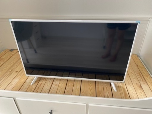 テレビ43インチ　白