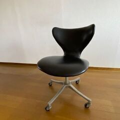 キャスター付き椅子（W480 D540 H500）（座面高さ調整可）