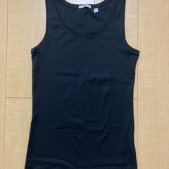 ユニクロ 黒 ノースリーブ M
