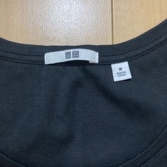 ユニクロ 黒 ノースリーブ Mの画像