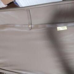 花柄のスーツケースの画像