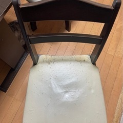 ダイニングテーブルと椅子2脚の計3点セットの画像