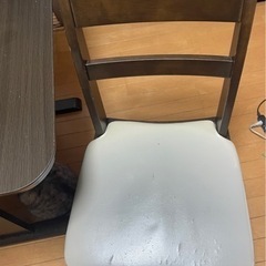 ダイニングテーブルと椅子2脚の計3点セットの画像