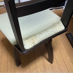 ダイニングテーブルと椅子2脚の計3点セットの画像