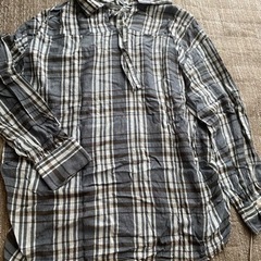 チェックブラウス　デコルテ広めの画像